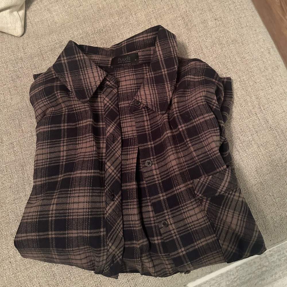 Nuuds boyfriend flannel. Size medium. Color mocha/black. Never worn.